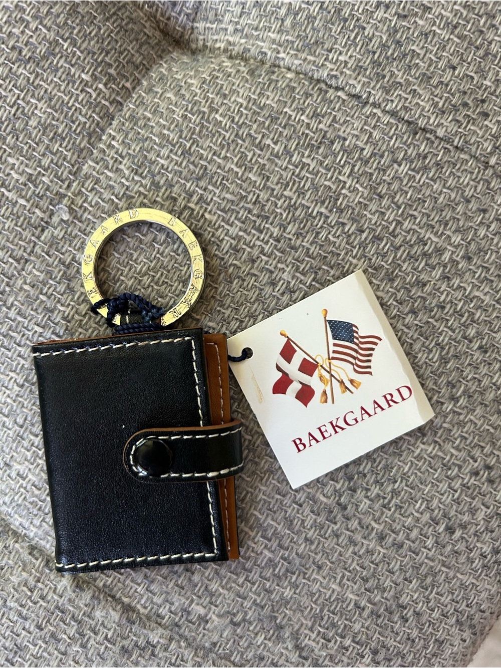 🆕 Baekgaard Mirror & Photo Keychain